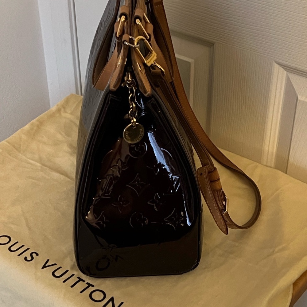 💎AUTHENTIC LOUIS VUITTON💎 BREA MM AMARANTE VERNIS BAG•GORGEOUS BAG - Picture 6 of 16